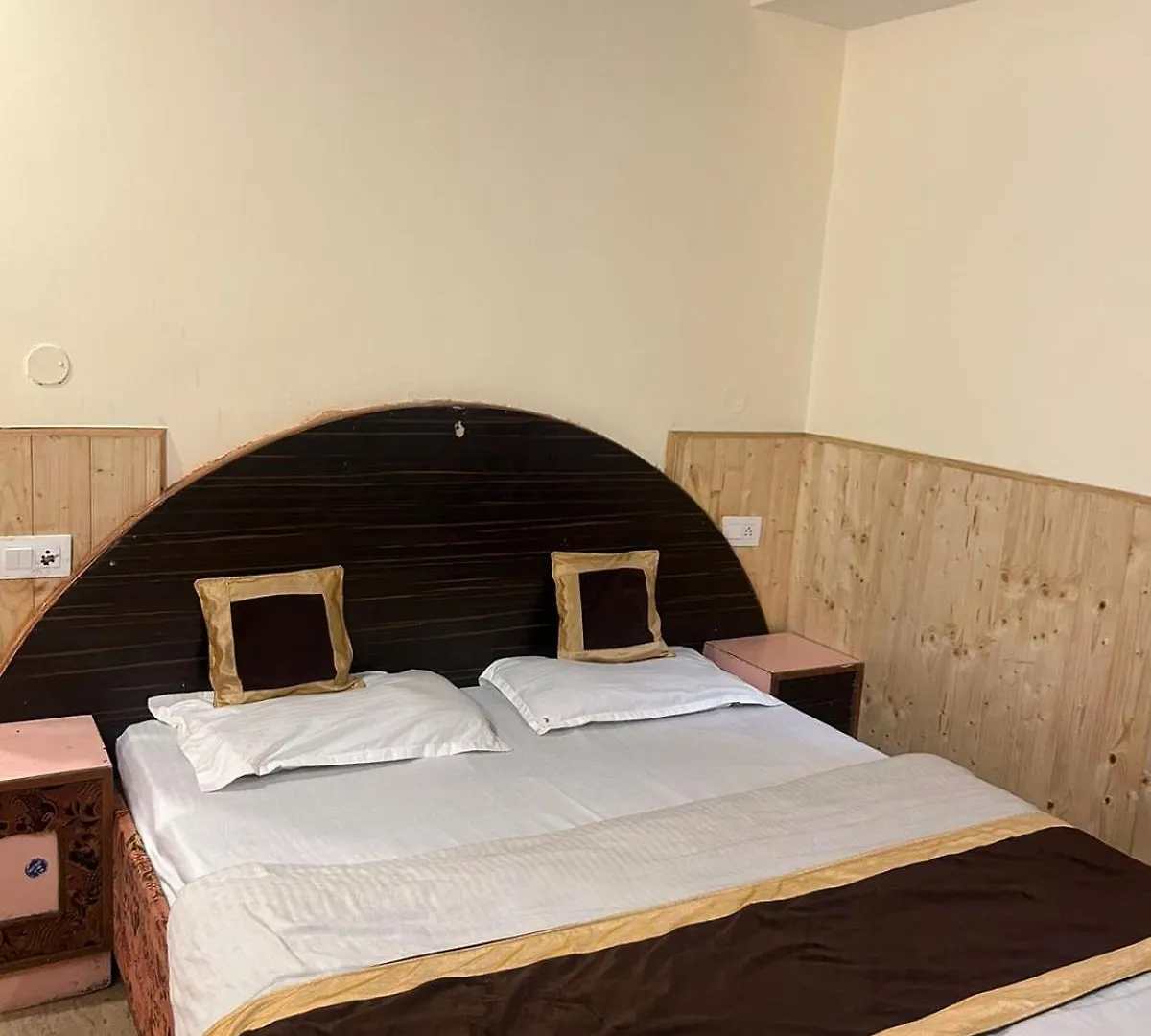 Shorya Regency Near Mall Road 호텔 심라 인도