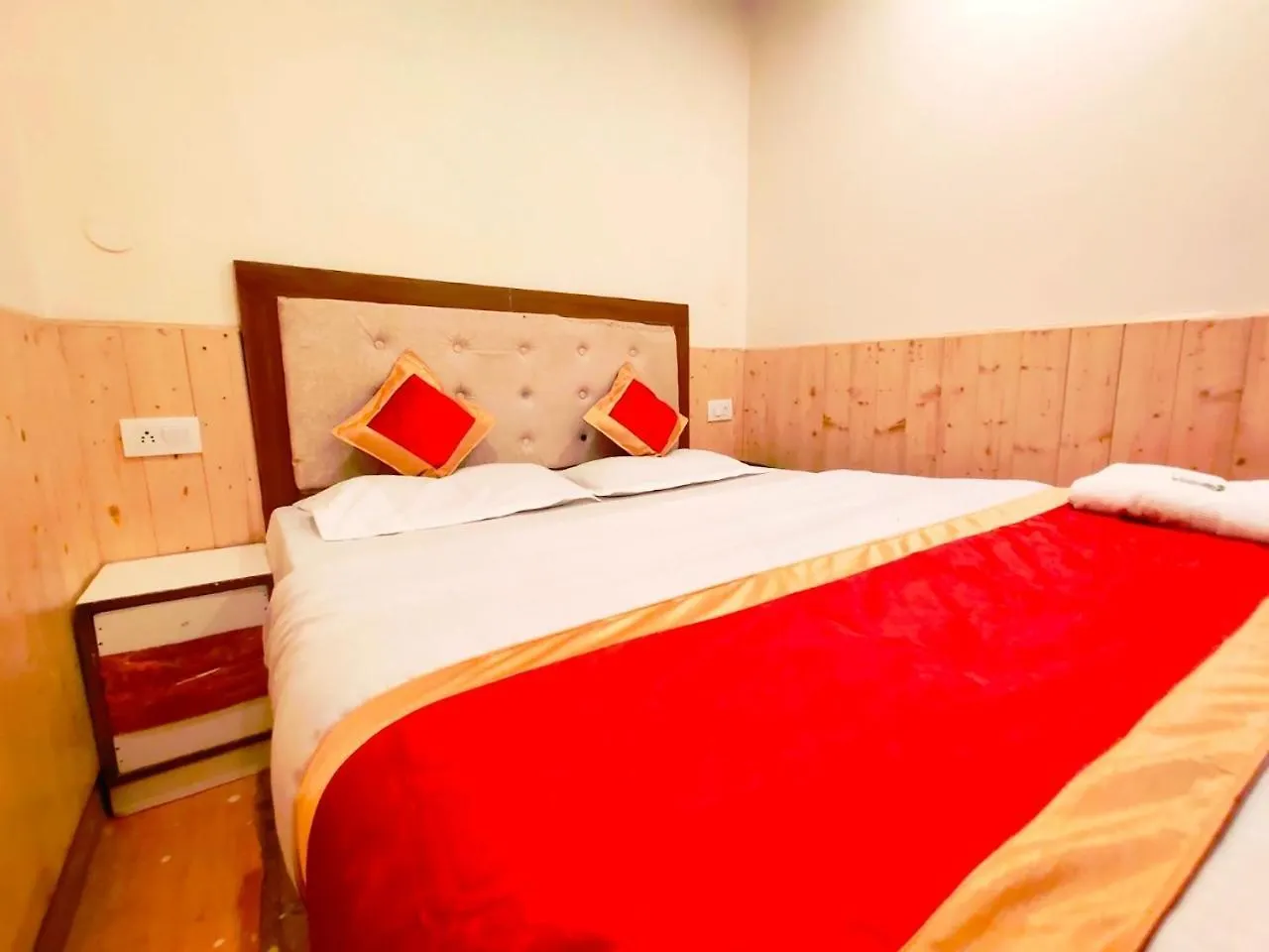 Shorya Regency Near Mall Road 호텔 심라