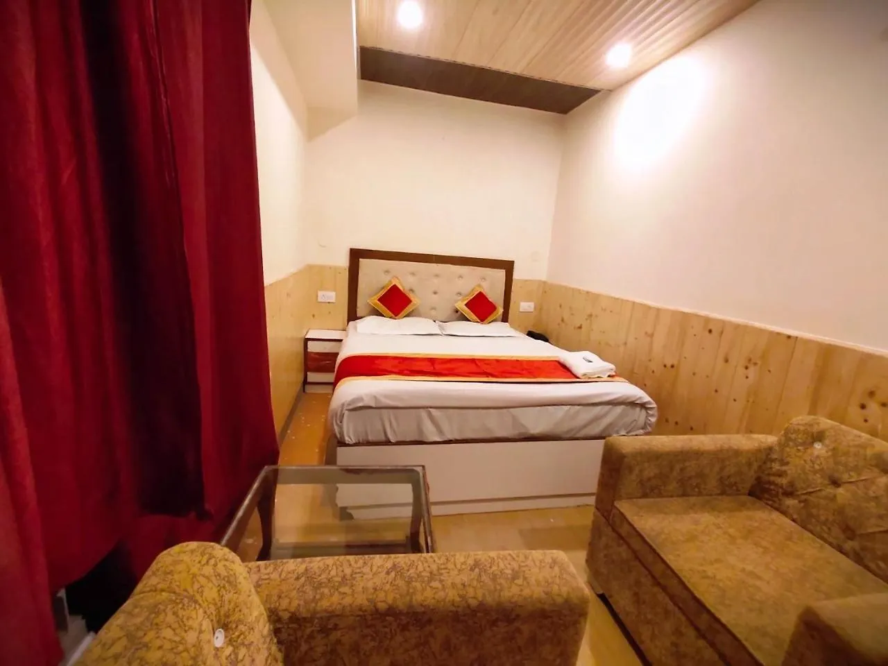 Shorya Regency Near Mall Road 호텔 심라