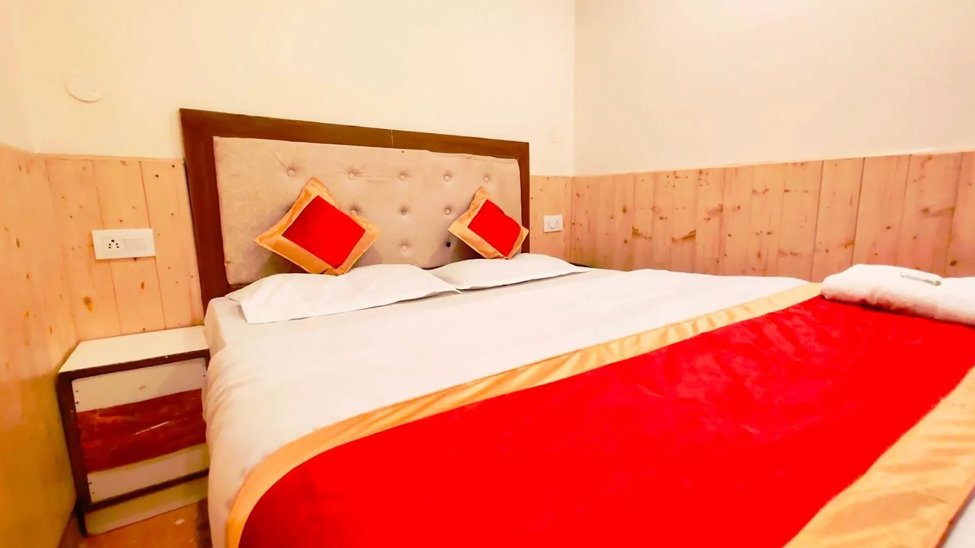 Shorya Regency Near Mall Road 호텔 심라 인도