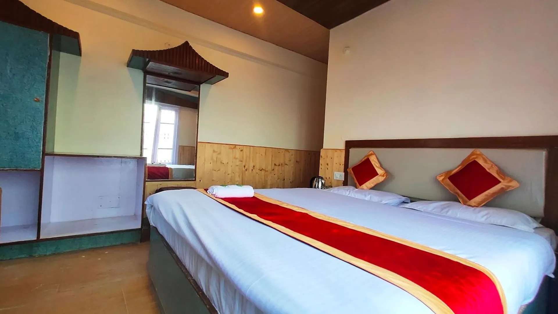 Shorya Regency Near Mall Road Hotel Shimla 2*,  India