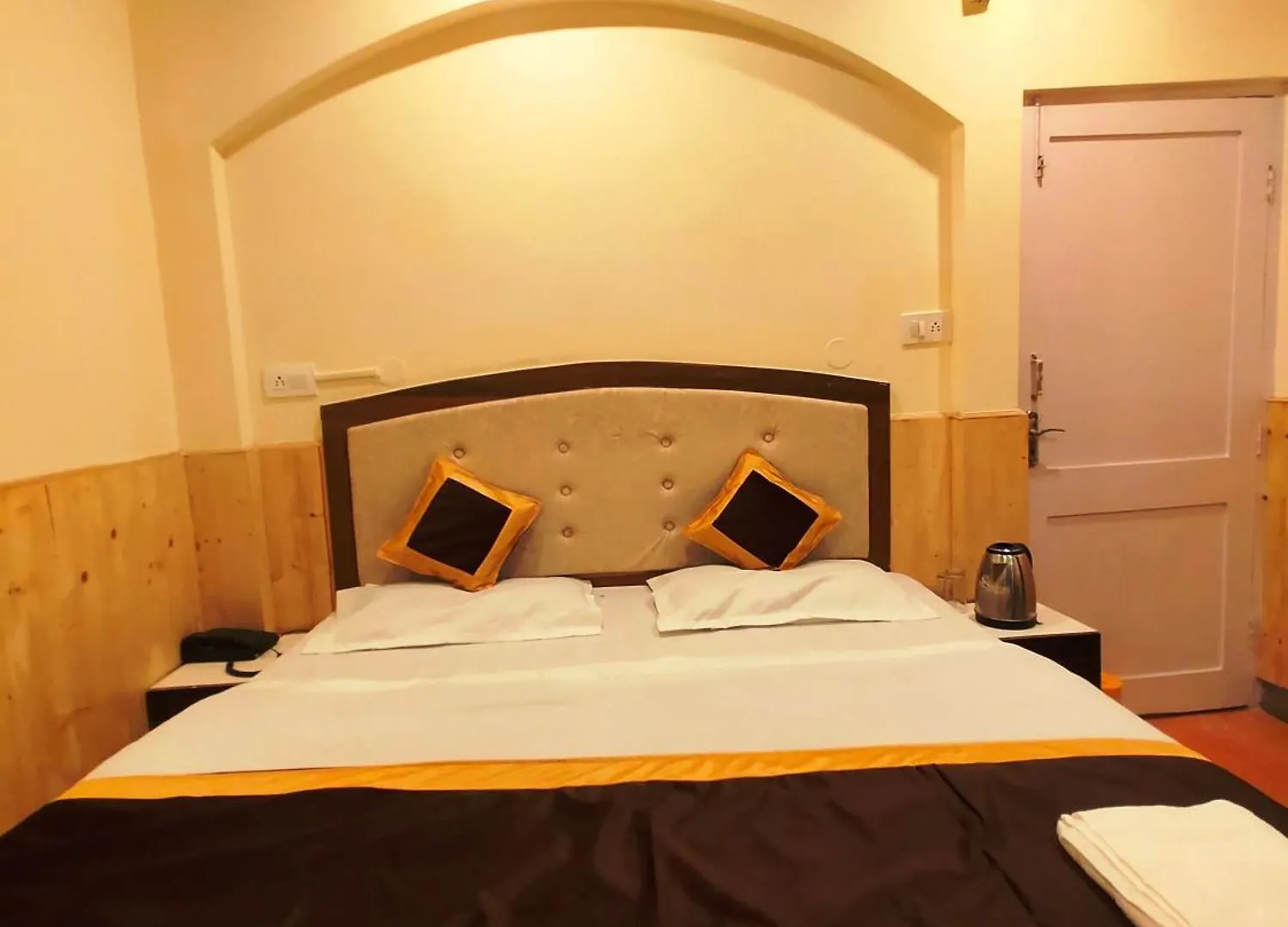Shorya Regency Near Mall Road Hotel Shimla 2*,  India
